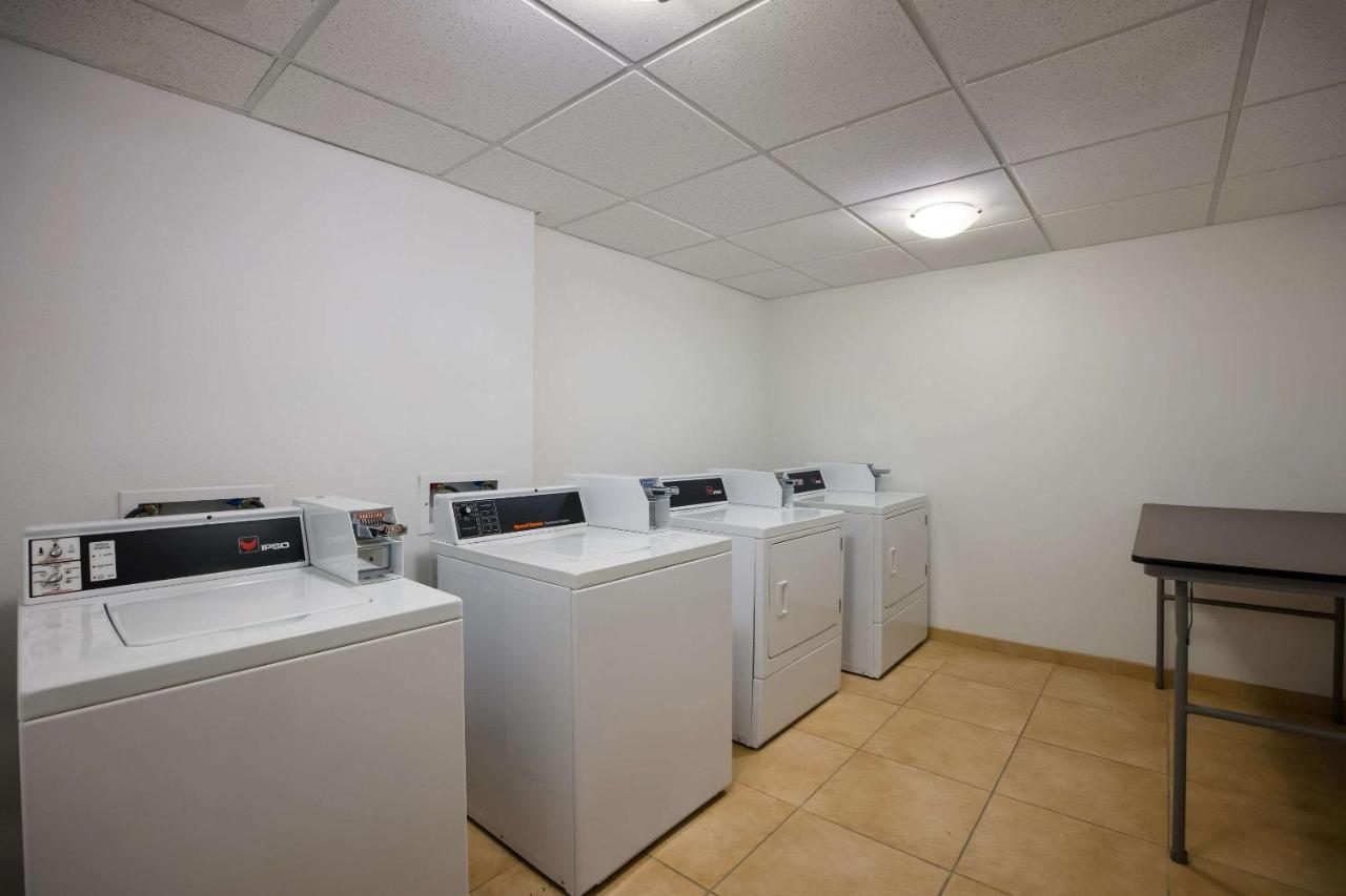 Sleep Inn & Suites Colby Exteriör bild
