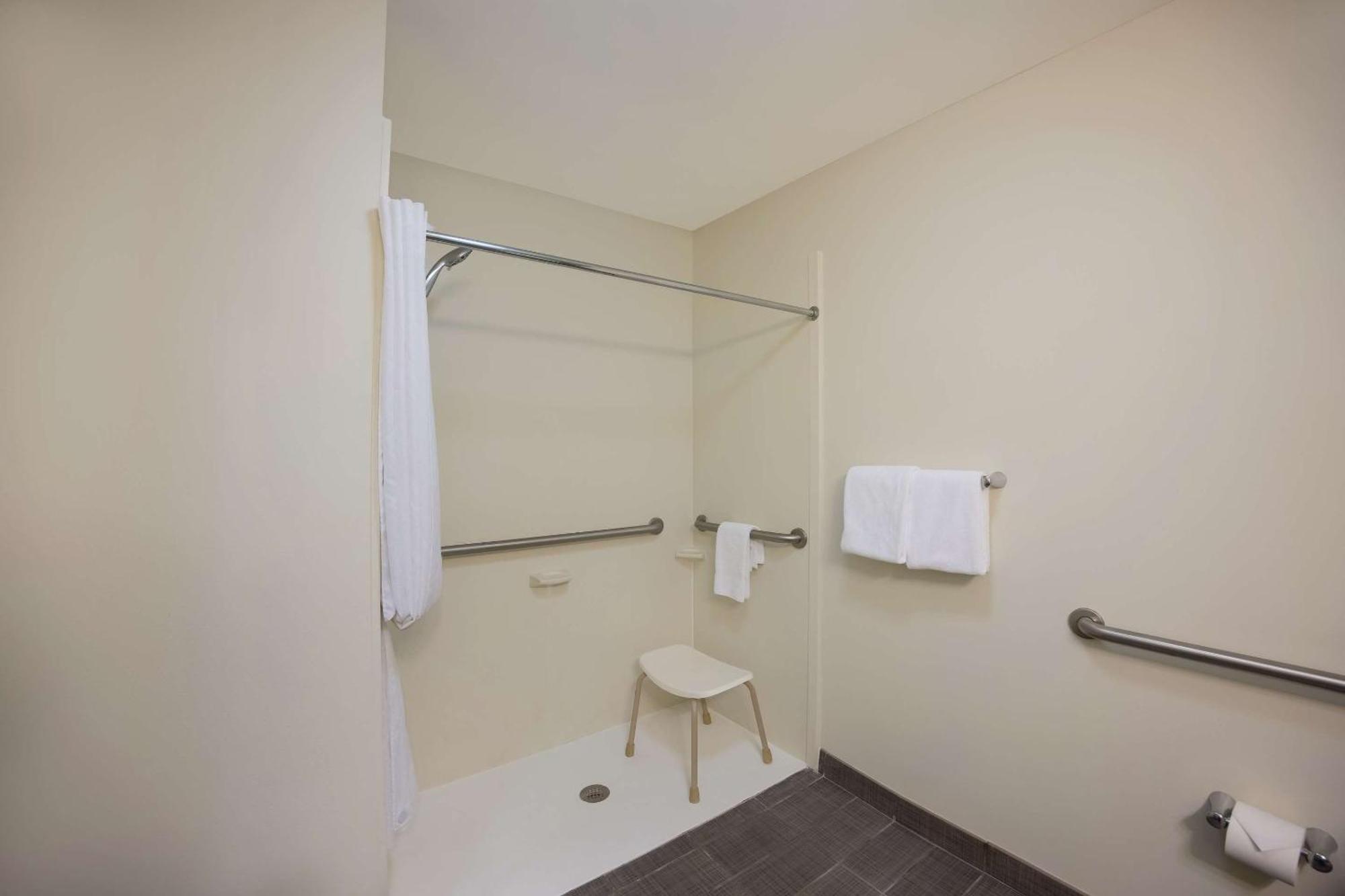 Sleep Inn & Suites Colby Exteriör bild