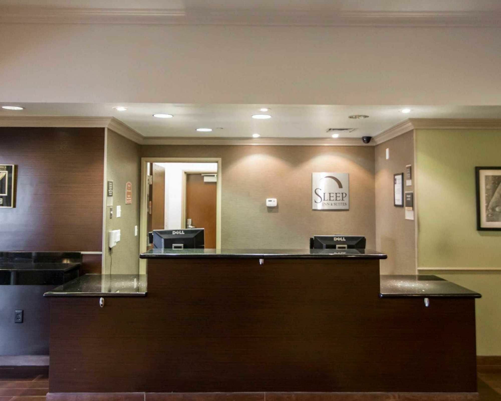 Sleep Inn & Suites Colby Exteriör bild